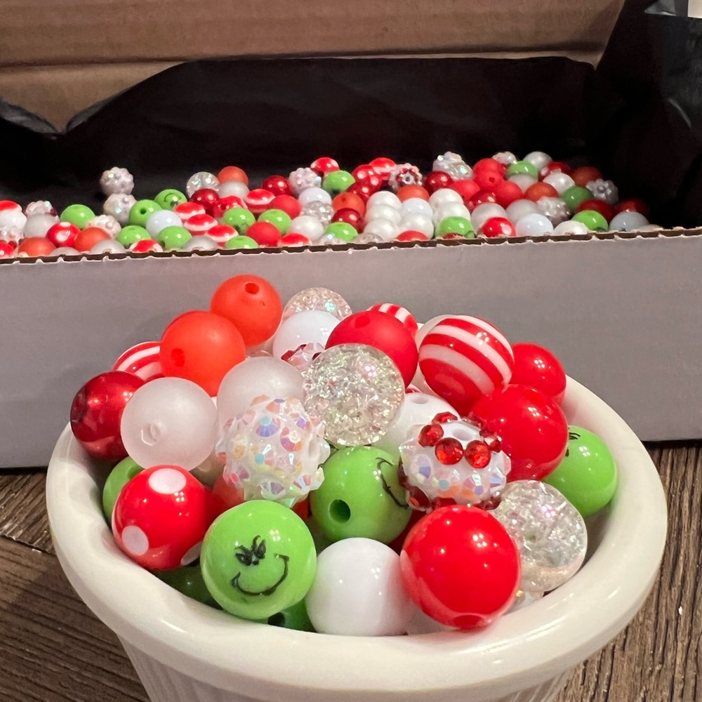 12mm beads. 226 beads total. Christmas grinch mix bead lot.